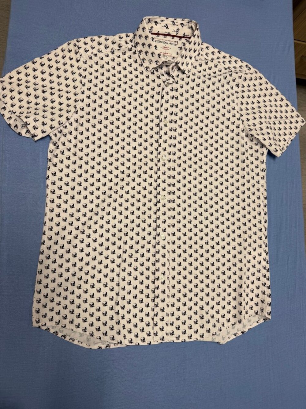 International Report Men's Skull Print Short Sleeve Button Up Shirt Size M